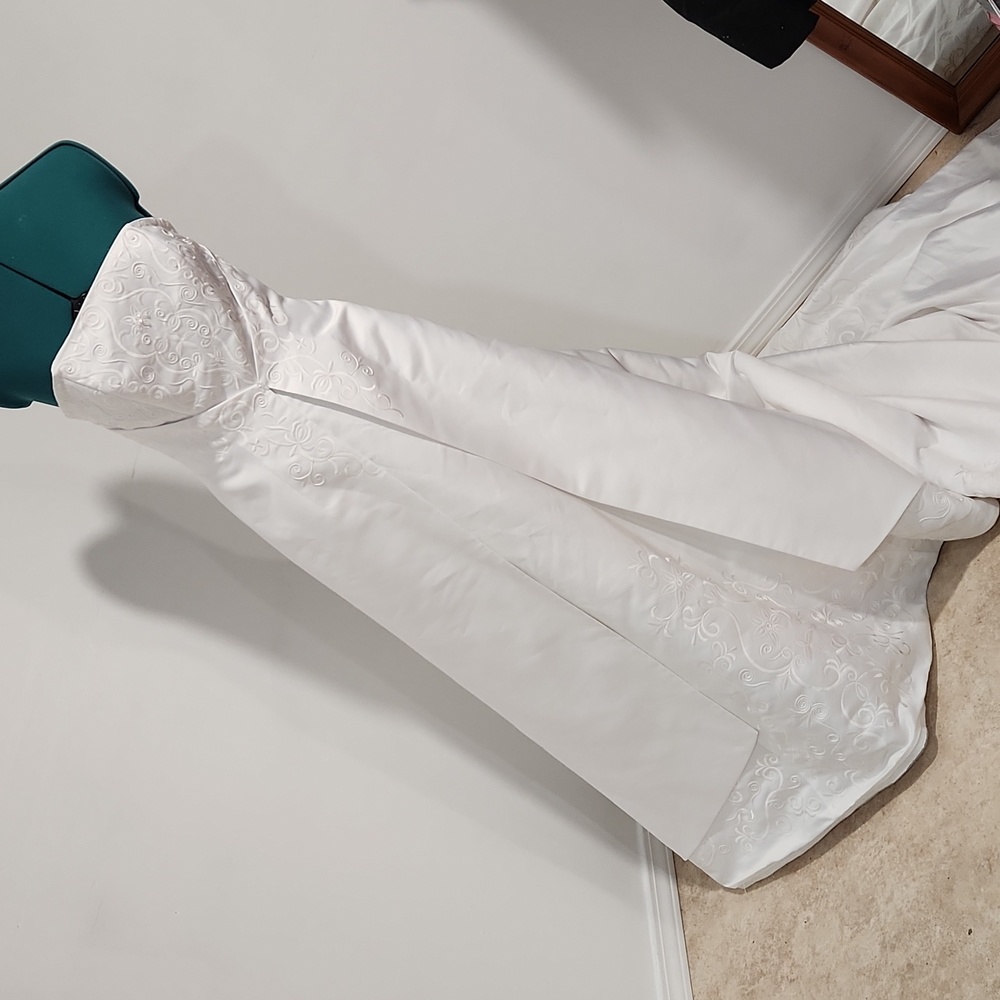 Beautiful white size 14 wedding dress!